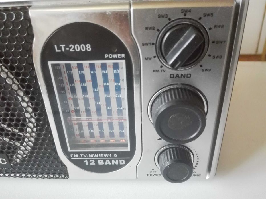 Транзистор LEOTEC и стар медицински уред .