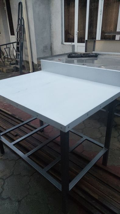 Тайёр нержавейка столлар сотилади. Буюртма асосида хам ясаб берилади.