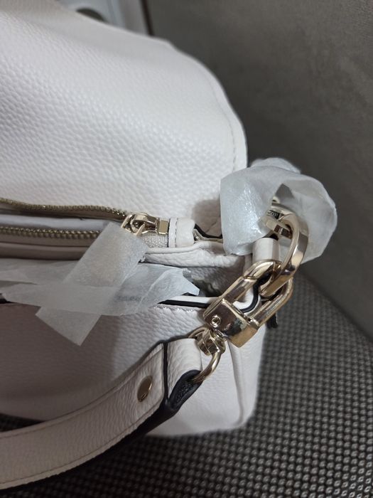 Дамска чанта guess