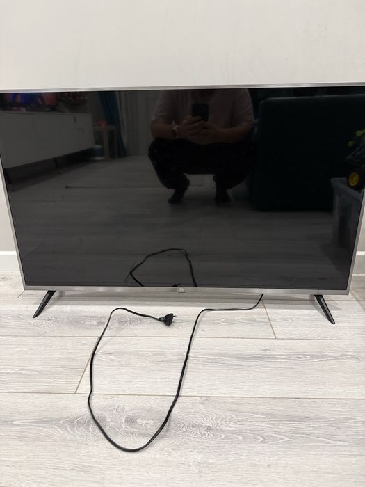 Телевизор с дефектом