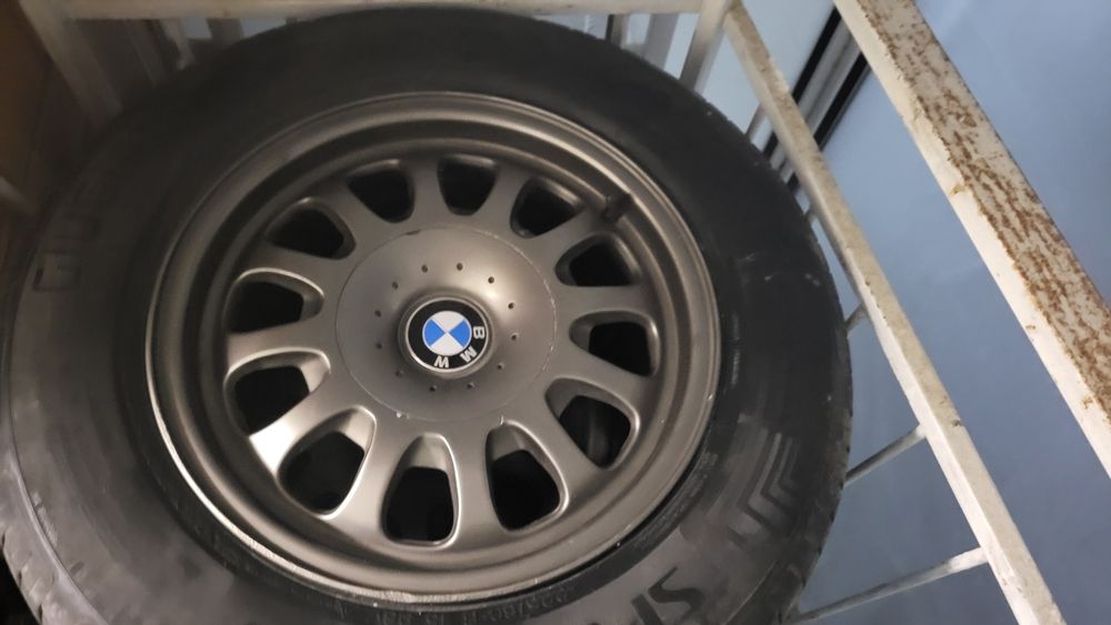 Продам летние шины с титановыми дисками