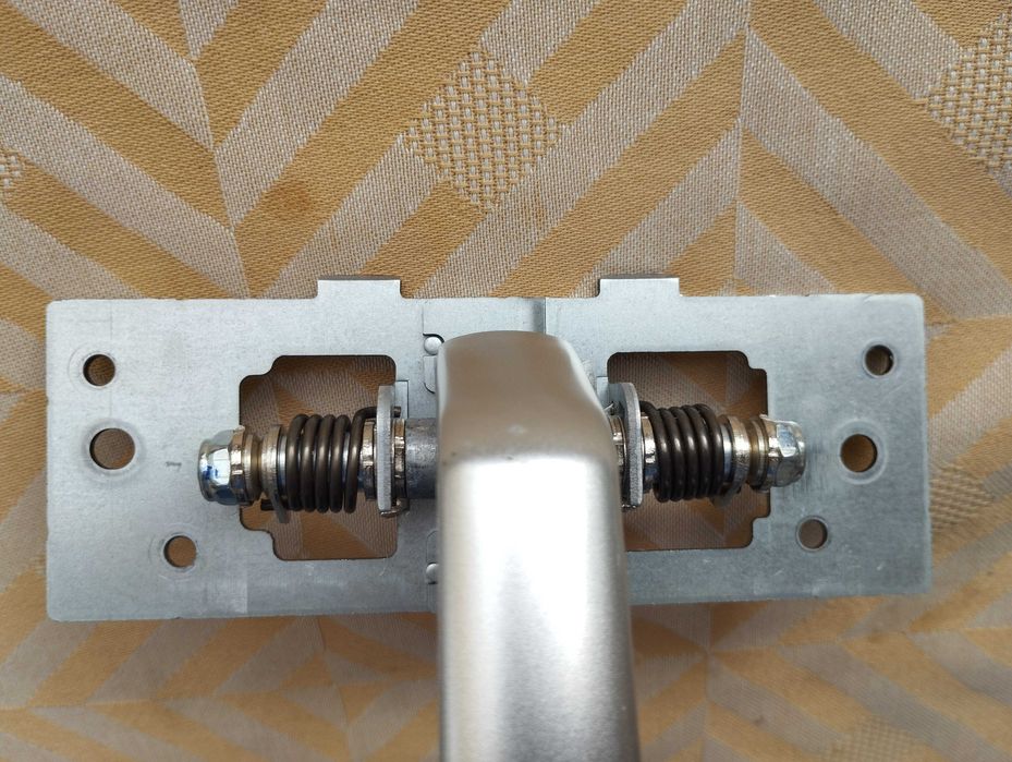 Стойка за монитор PHILIPS 27 inch и универсална стойка за монитор 24