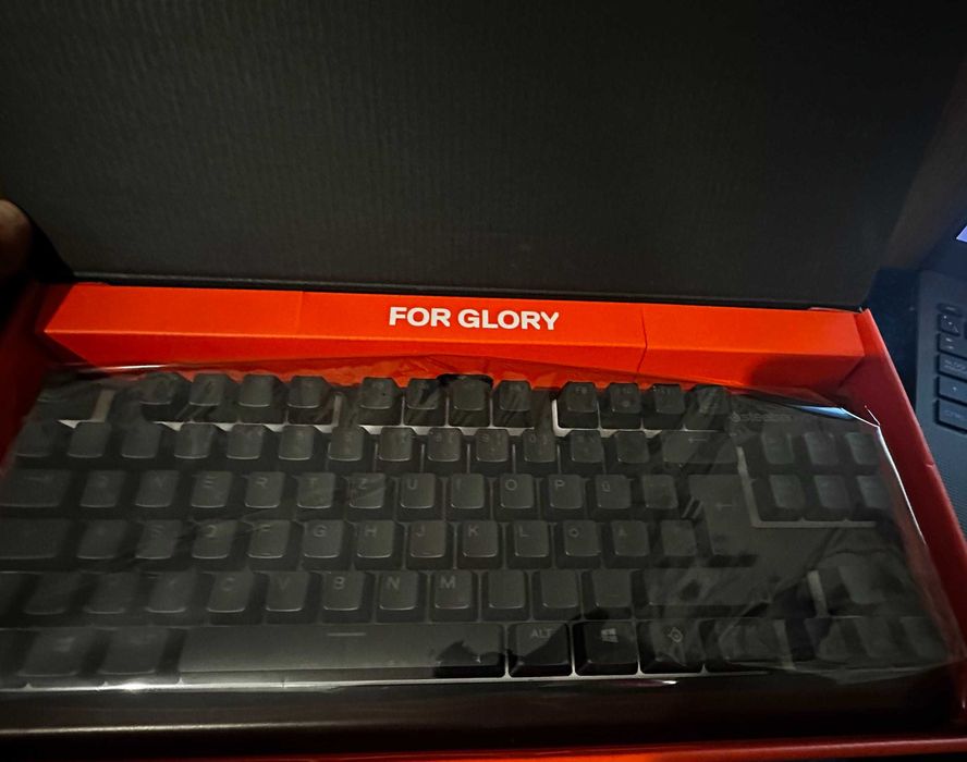 Клавиатура STEELSERIES APEX 3 TKL, отлично състояние, неотваряна,