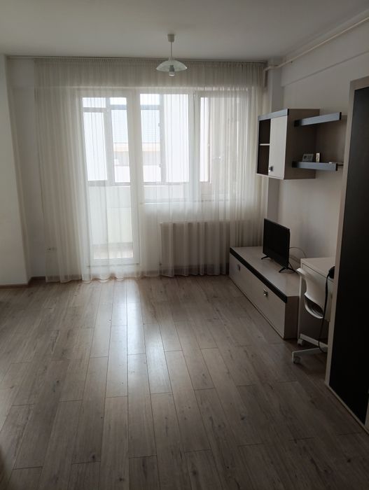 Închiriez garsoniera