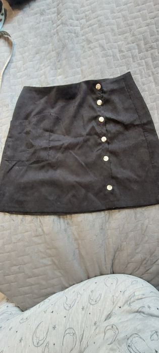 Черна къса пола с копчета