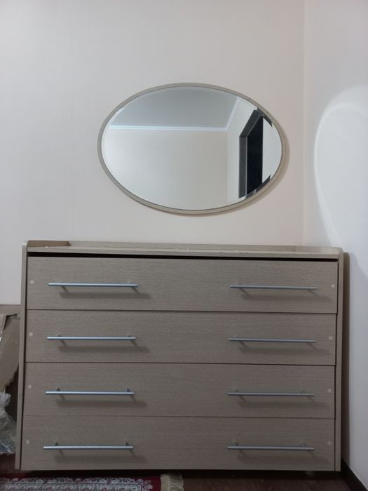 Комод с зеркалом