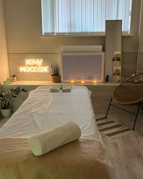 Парень массажист