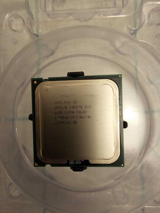 Vand kit PC: placa de baza, procesor, placa e sunet, memorii, DVD writer