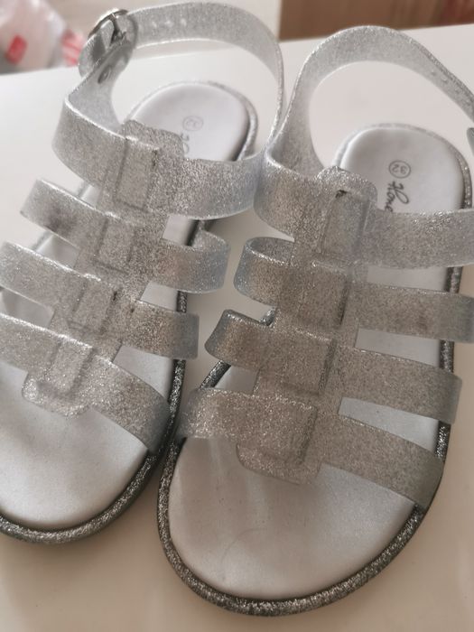 Сандалии новые 32 размер