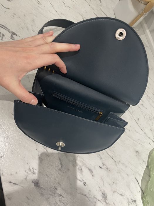 Продам сумку Carles&Keith