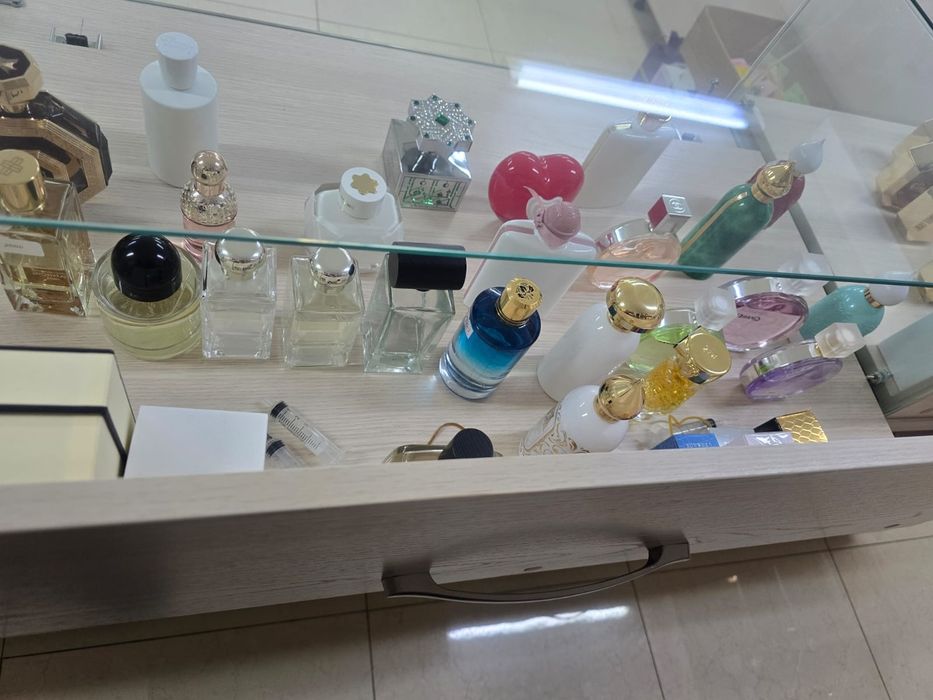 Продам витрины с подстветкой