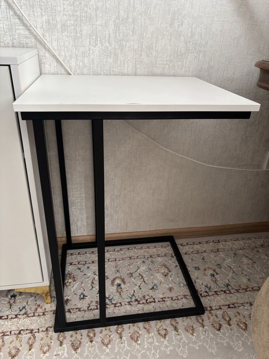 Столик прикроватный