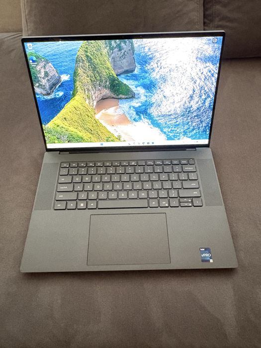 Dell Precision 5680, 16" OLED Touch, i7-13800H 32GB/512GB NVIDIA A1000