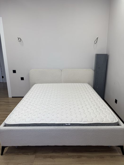 Кровать трендовая ткань букле