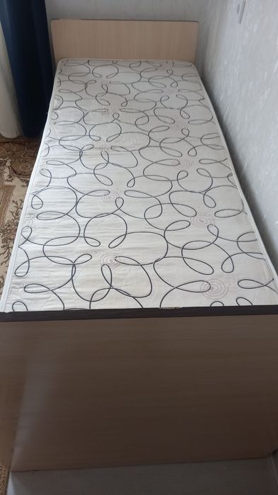 Паставка + біреулік диван сатамын.