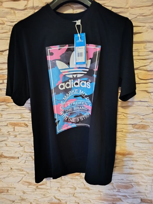 Adidas Originals camo tongue tee. Размер  М