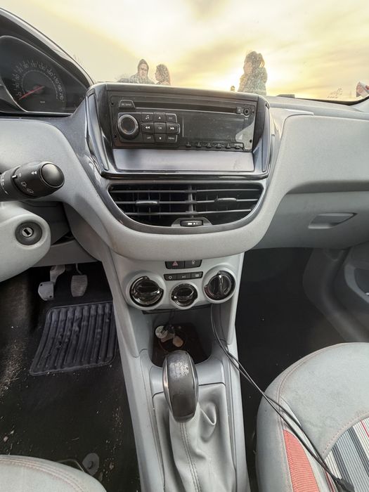 Пежо 208 1.3 82 кс бензин 2012г на части