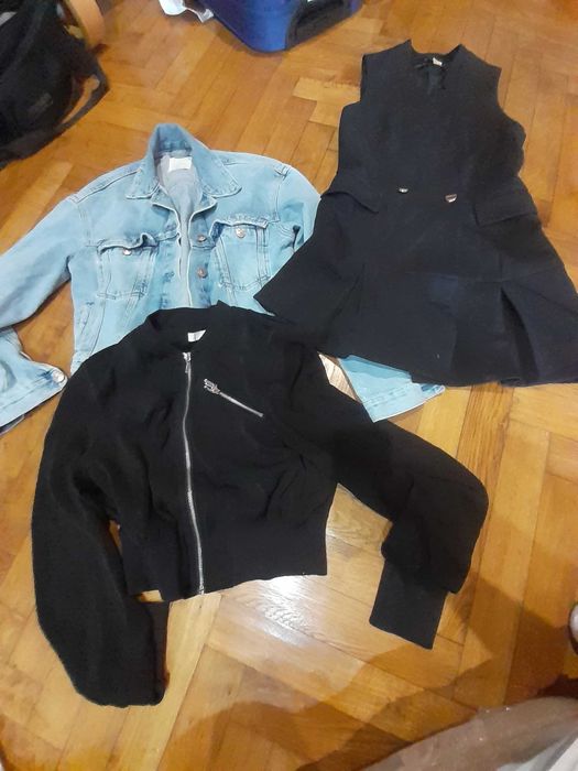 Geacă de blugi ,rochie si bluza cu fermoarmărime XS