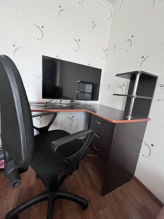 Продам стол копьютерный