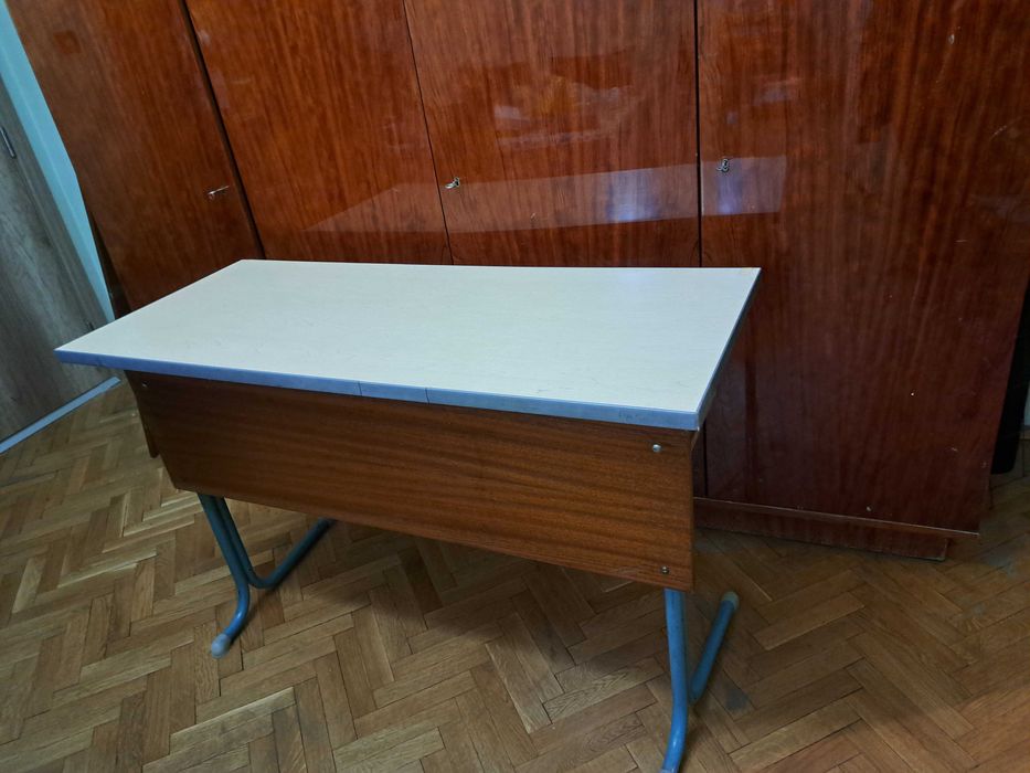 Ученически чин от времето на соца, двуместен