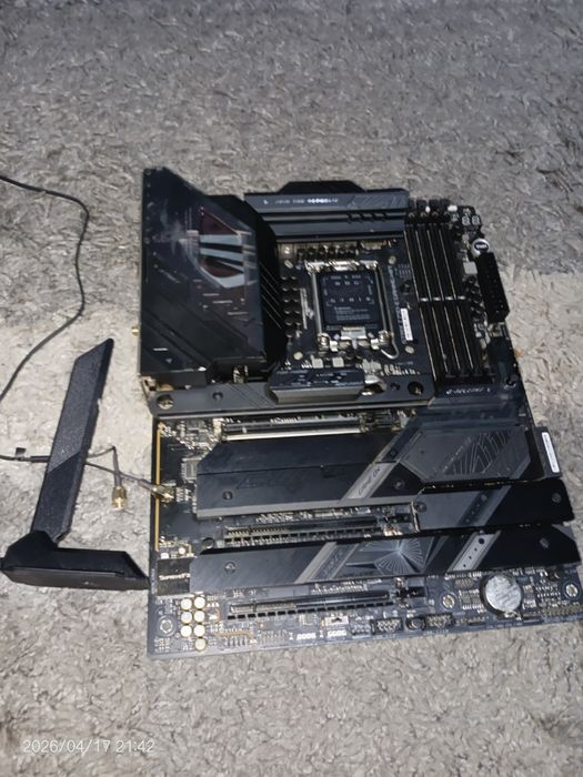 Placa de baza z790 Asus Rog strix egaming wifi defectă!
