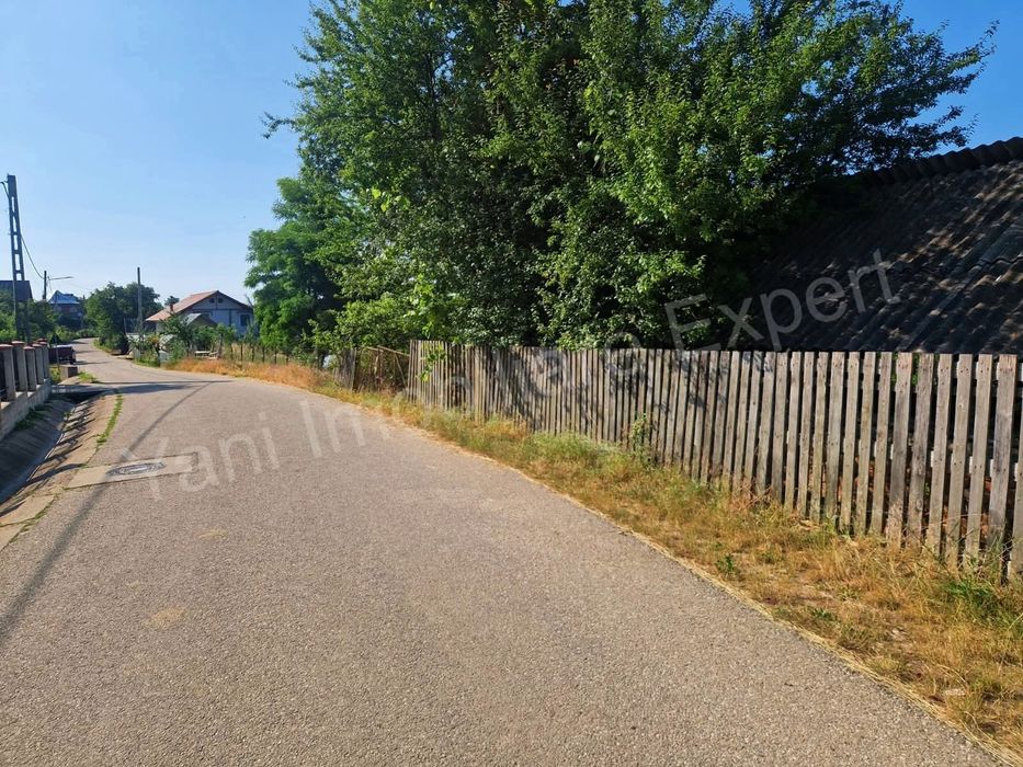 Teren de vanzaee