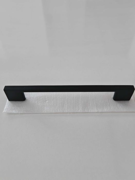 Дръжки за мебели – Черен мат ( Междуосие 160mm)
