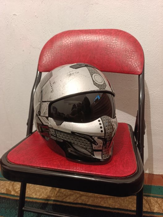 Мотошлем. В хорошем состоянии.
