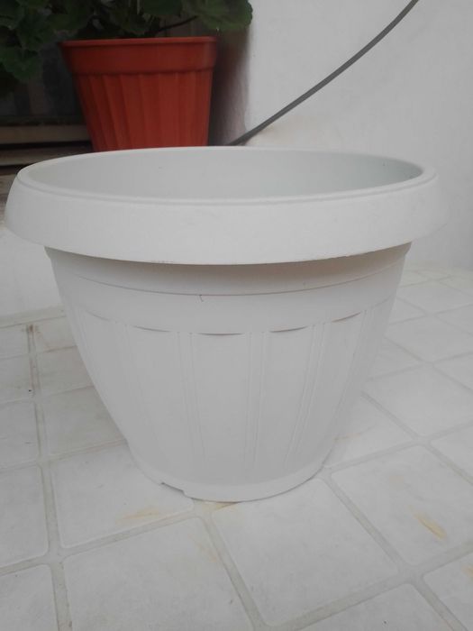 Пластмасови саксии