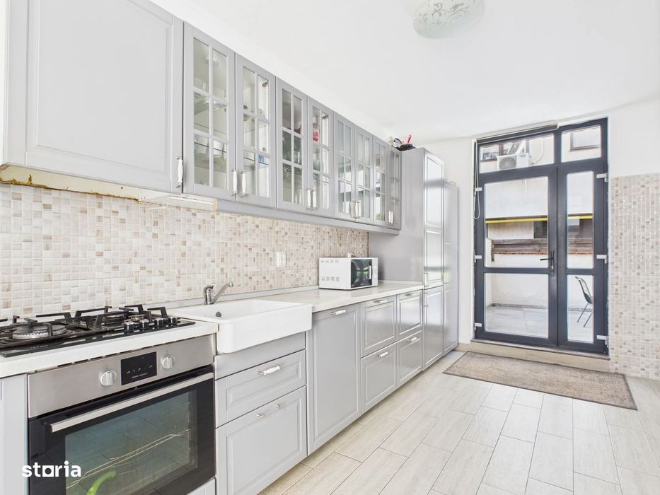 Ap de lux 3 camere, Pajura-Damaroaia,bloc boutique,cu terasa generoasa