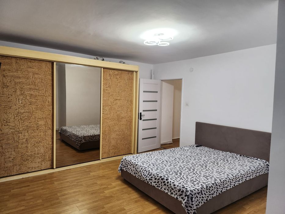 Inchiriez apartament 2 camere,decomandat, zona str.G Enescu