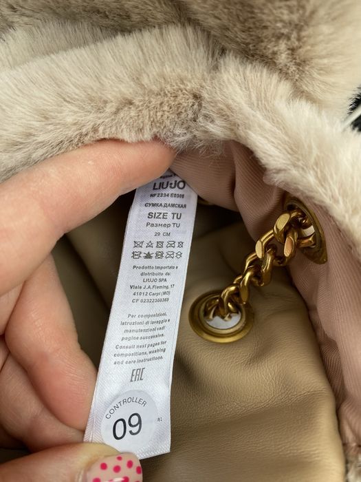 Geanta Liu Jo Lapuffy bej, faux fur, ca noua, lant auriu, originala