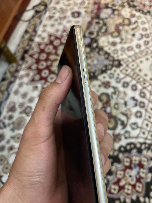 Самсунг С10+ корпусе все идеално