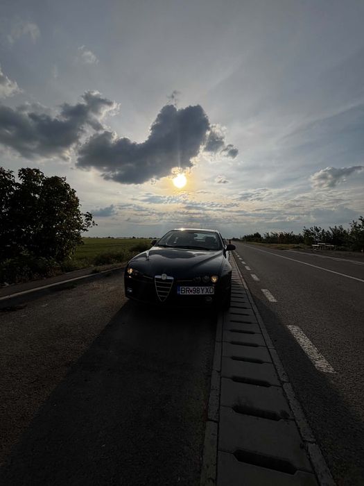Vând Alfa Romeo 159