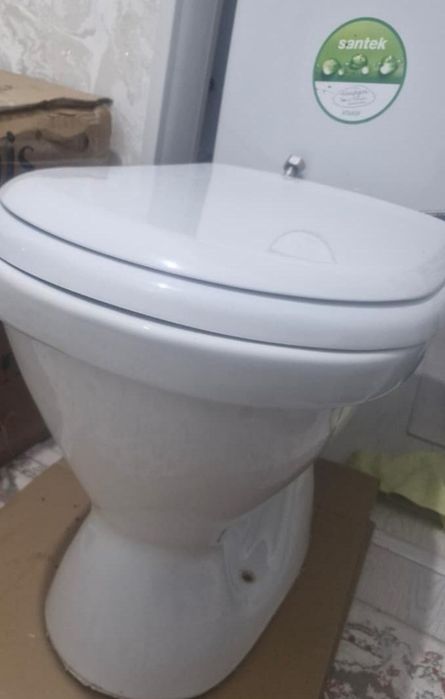 Унитаз и ванны белые