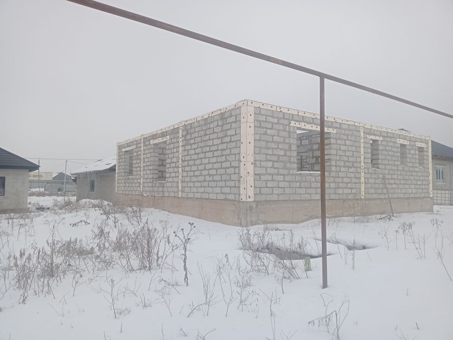 Продам не достройный дом  в казцике