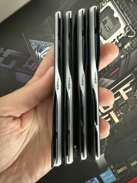 DDR5 64 gb 4x16 GSkill Trident Z