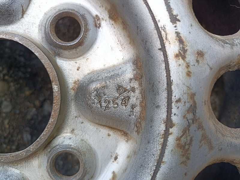 Продам оригинальный металлический диск на Rover