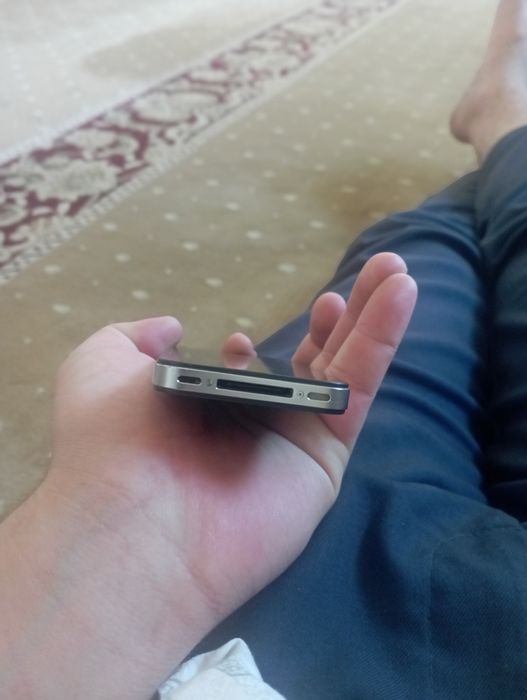 Iphone 4 s 16gb tel radnoy  1 ta batrey almashgan