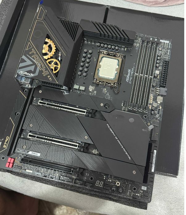 ASRock Z790 Taichi & Intel i9-14900KF – Stare Impecabilă, Full Box (Se vând și separat)