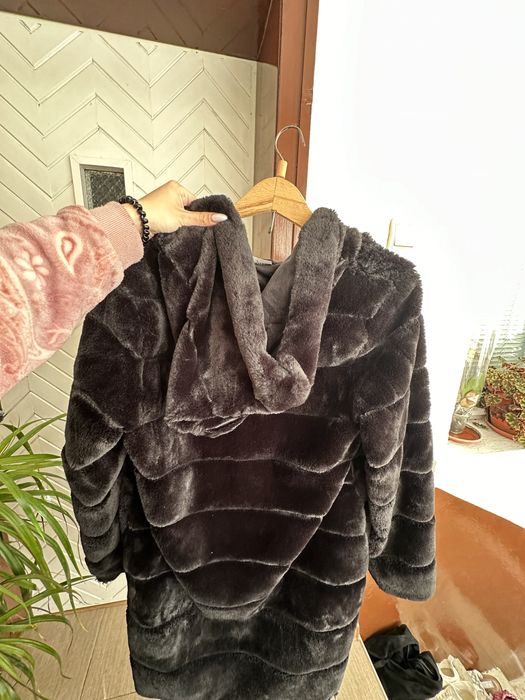 Дълго черно пухкаво яке