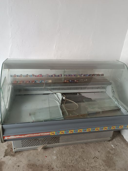 Витриный холодильник