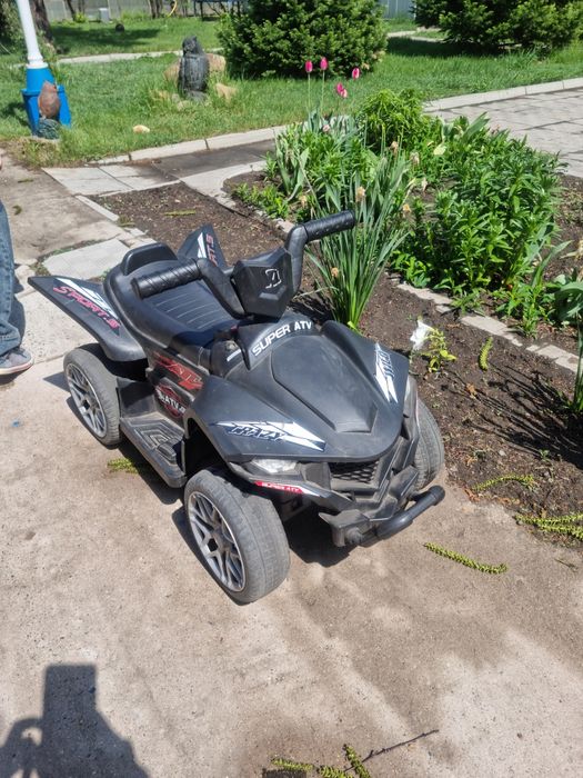 Детская машинка на аккумуляторе