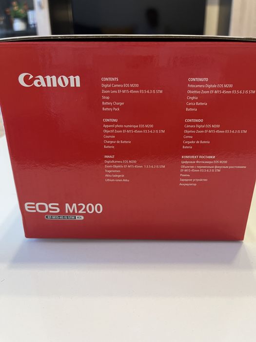 Canon EOS M200 с обектив