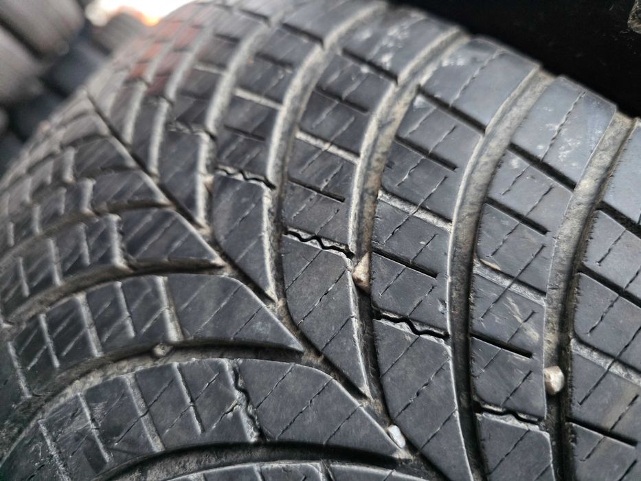 4бр Всесезонни гуми 215 60 17 - Goodyear - DOT 2023