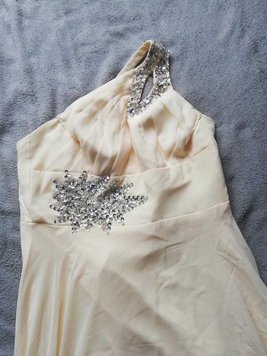 Черна  и цвят шампанско  бална  рокля