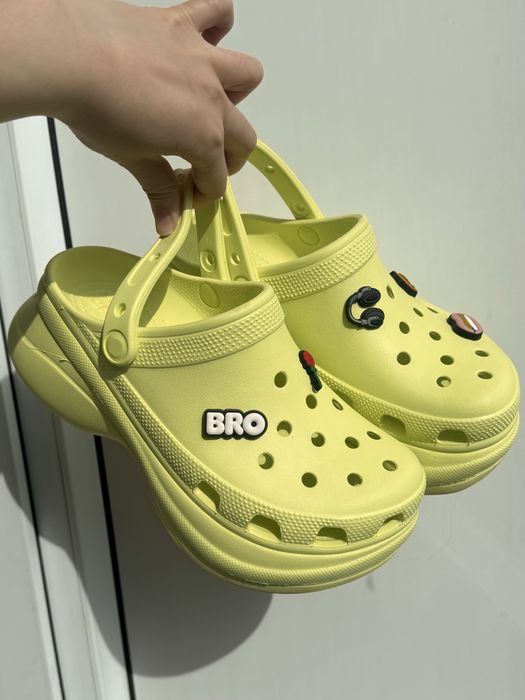 CROCS Classic Bae Platform Clog, neon green