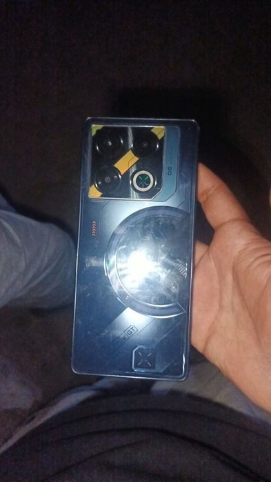 Infinix gt 20 pro
256 gb
Hamma joyi radnoy
Karopka bor 
Kuler yoq 
Dog