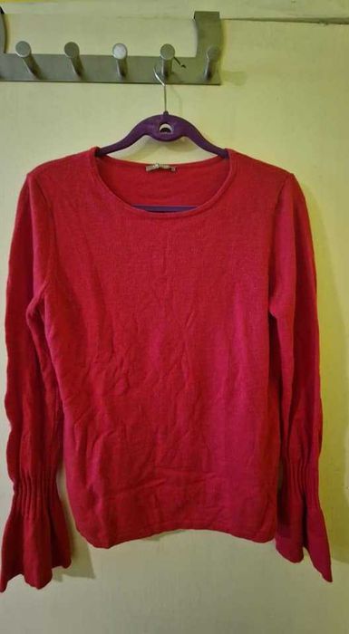 Различни модели пуловери, размер M/L