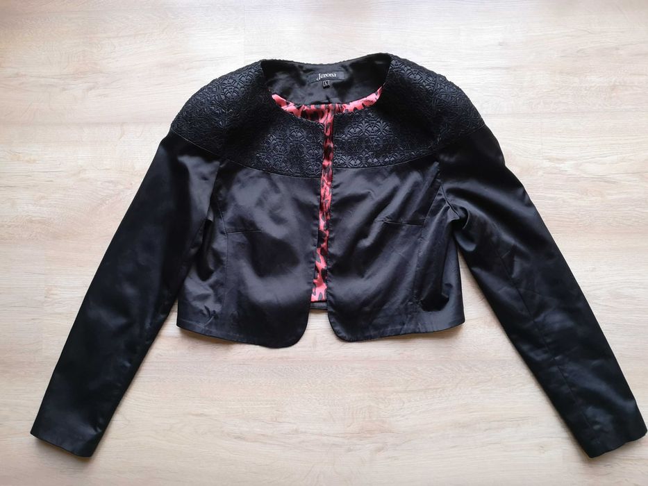 Junona черен костюм с ефектна пола